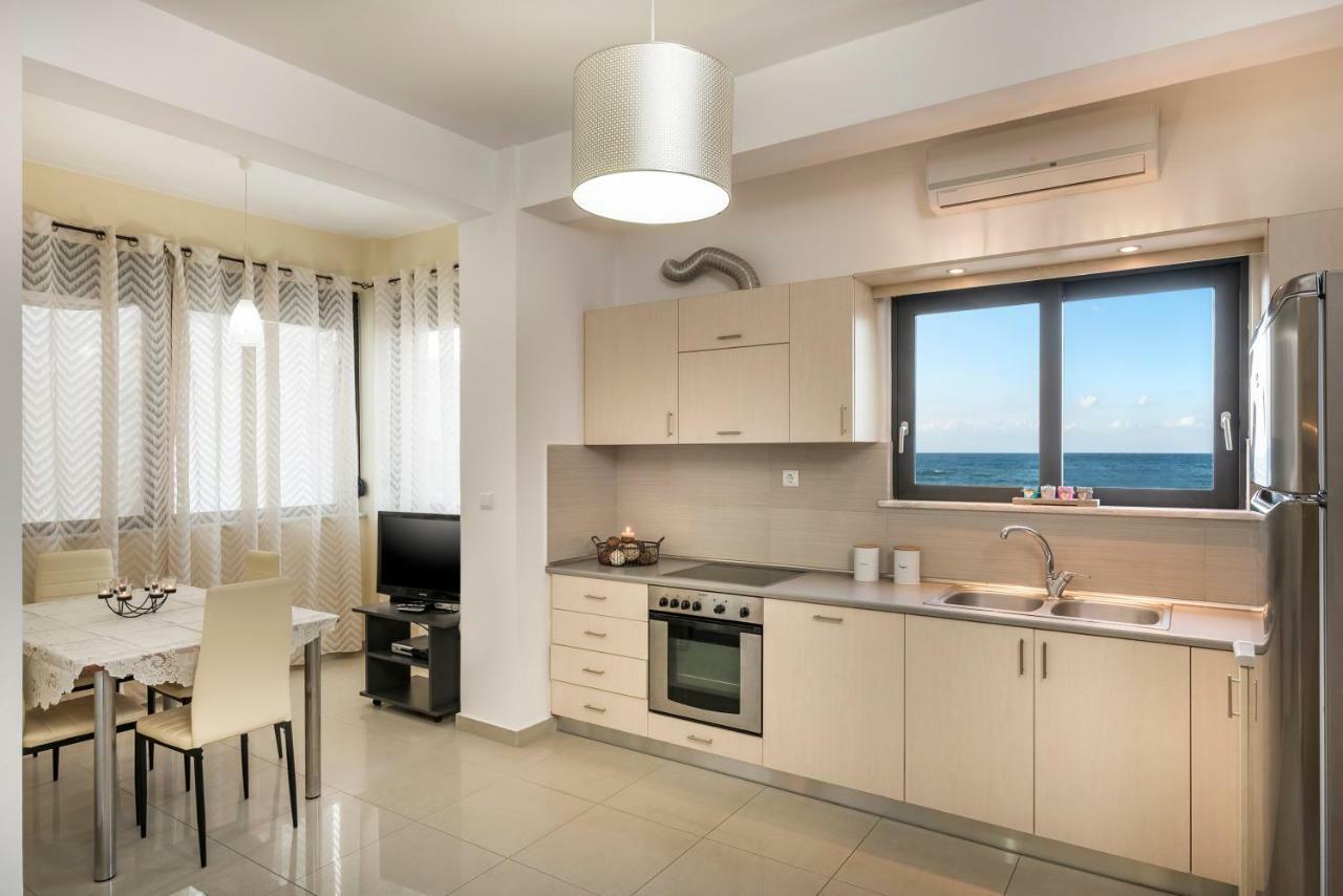 Athina'S Flat On The Sea Daire Agia Marina Dış mekan fotoğraf
